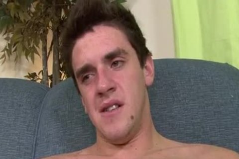 Straight chap Is 6'4'' With 9'' penis.