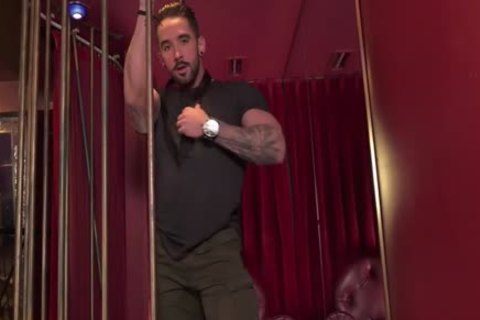 Zack Lemec undress Show