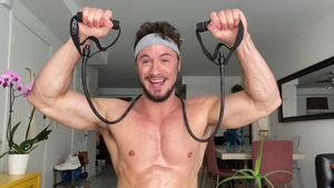 Falcon Studios: Bodybuilder Skyy Knox pumping video